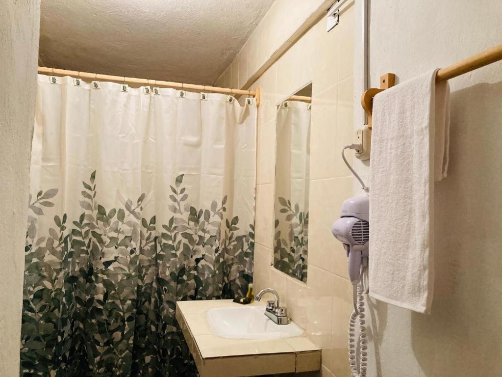 Alhambra Hotel - San Cristobal De Las Casas Ngoại thất bức ảnh